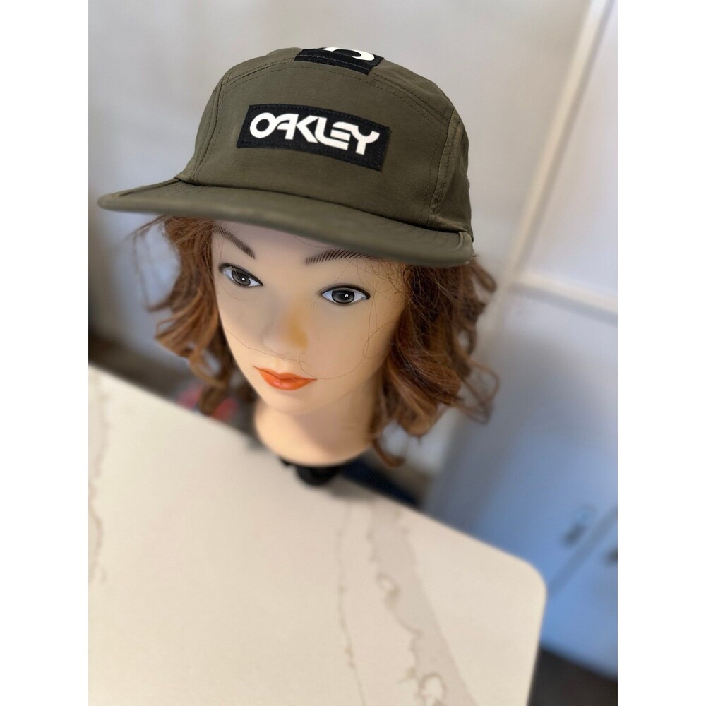 Oakley hat